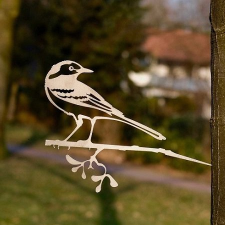Metalen boomdecoratie kwikstaart