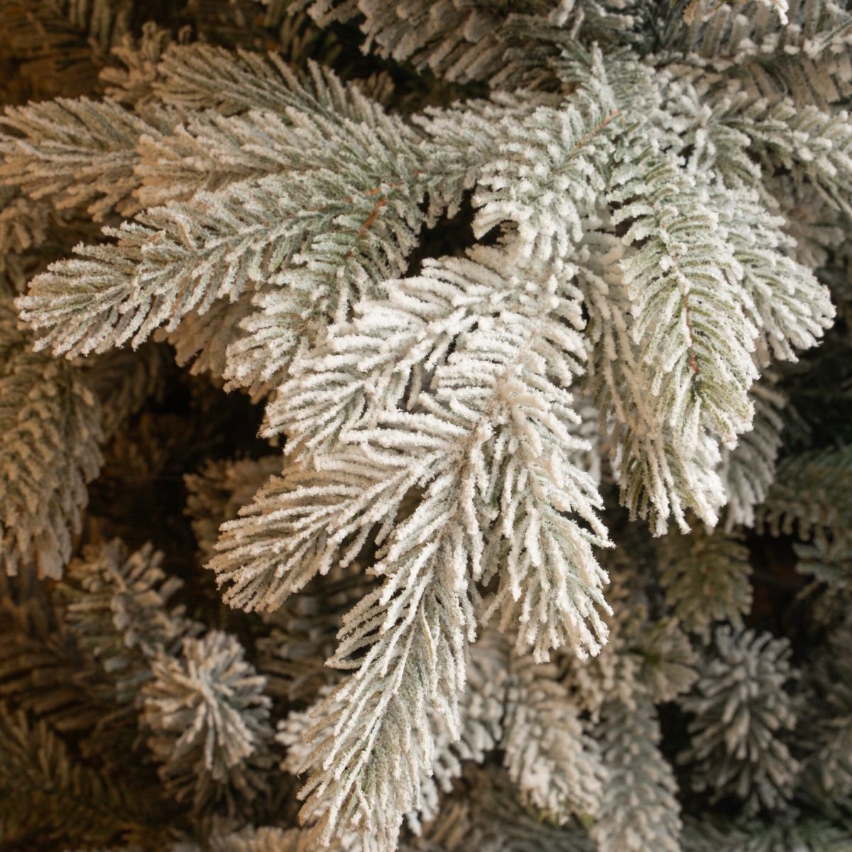 Kunstkerstboom Grimshaw, groen frosted, 215 cm, Ø 152 cm