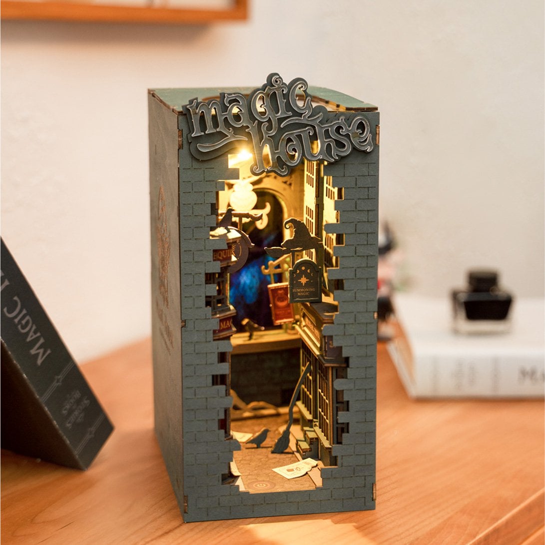 DIY book nook bookend magic house, 24 cm
