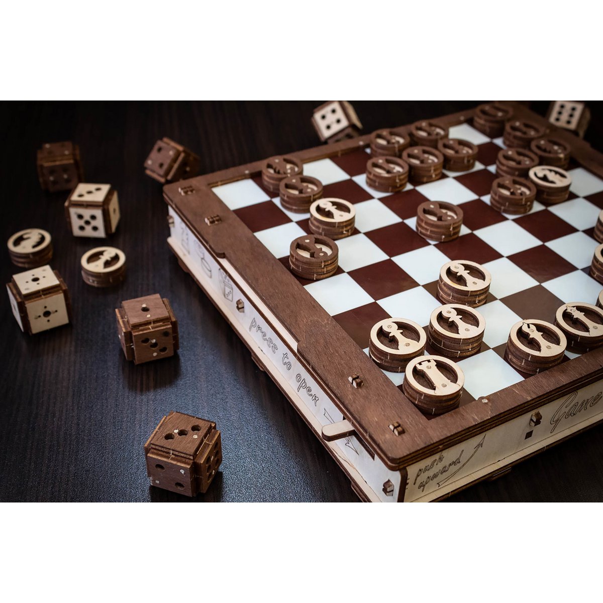 Schaak en damset, 25 × 28,5 × 4,2 cm