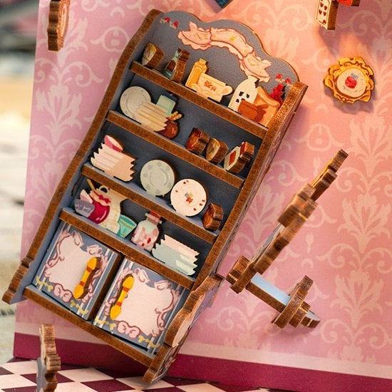 DIY book nook Alice in Wonderland bookend, 24,5 cm