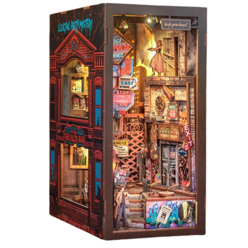 The Long Goodbye book nook, 18 × 11 × 23 cm