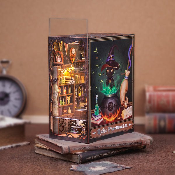 DIY book nook The Magic Pharmacist, 23 cm