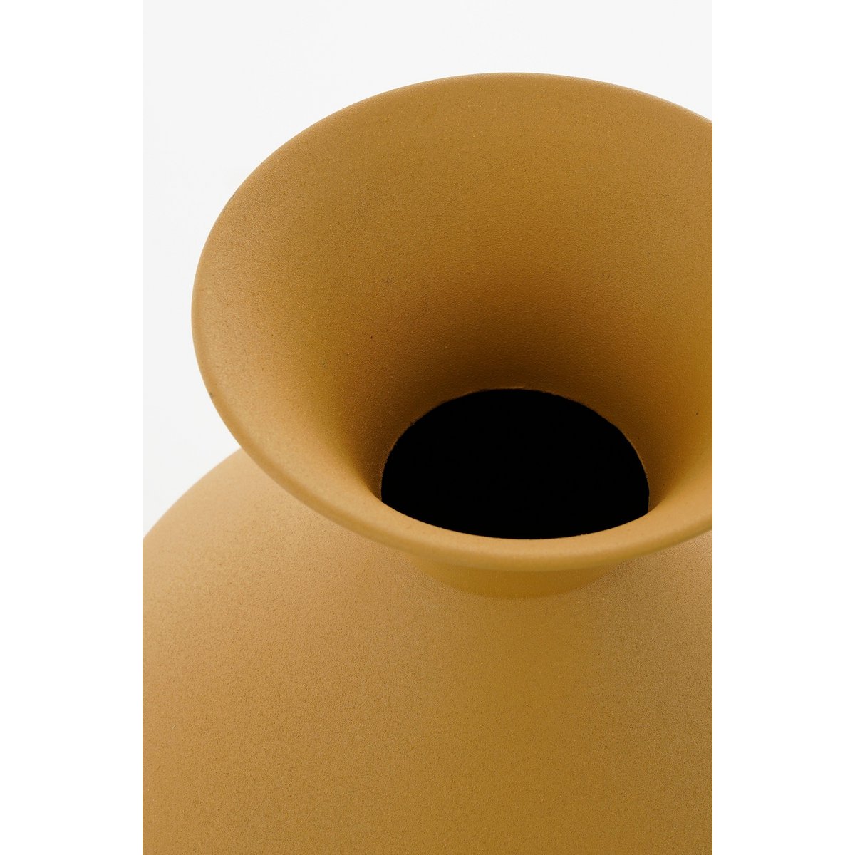 Mica Decorations Gyge Vaas – Metaal Okergeel (L30 x B24 x H37 cm)