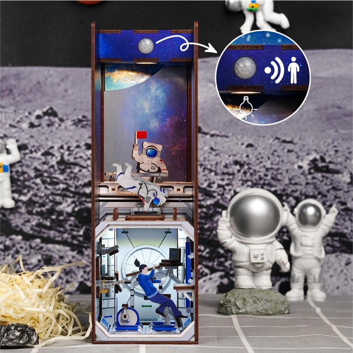 DIY book nook space station bookend, 24,5 cm
