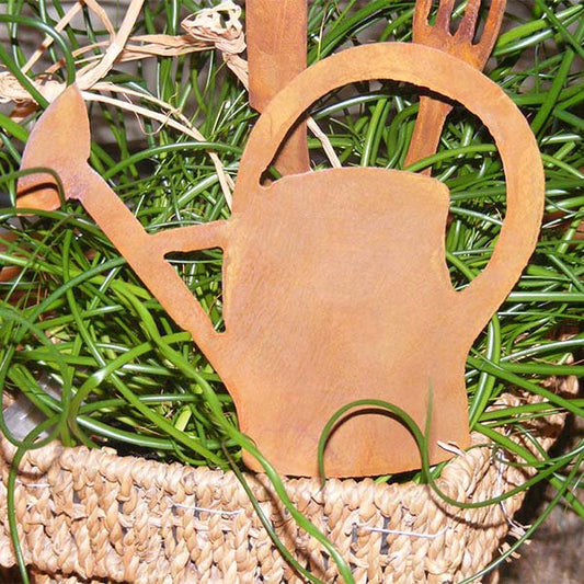 Gieter hangende decoratie van metaal, roestpatina, 14 × 12 cm