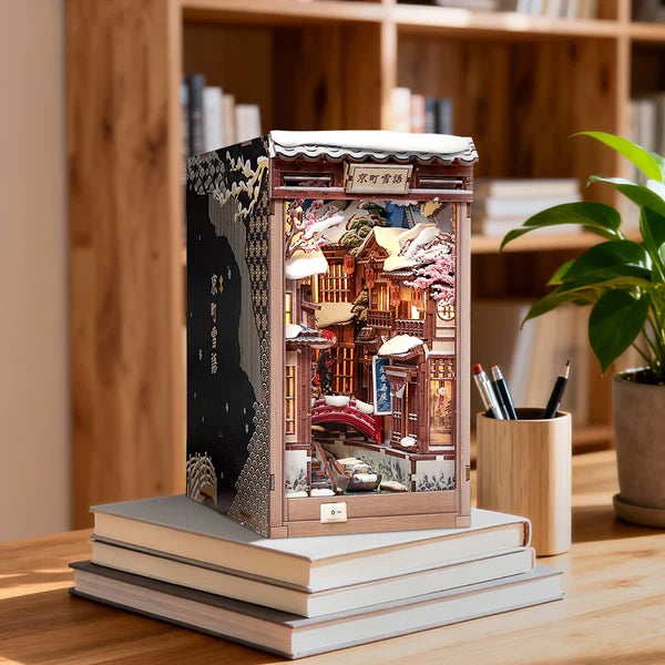 La Neige à Kyoto book nook, 19,5 × 12 × 22 cm