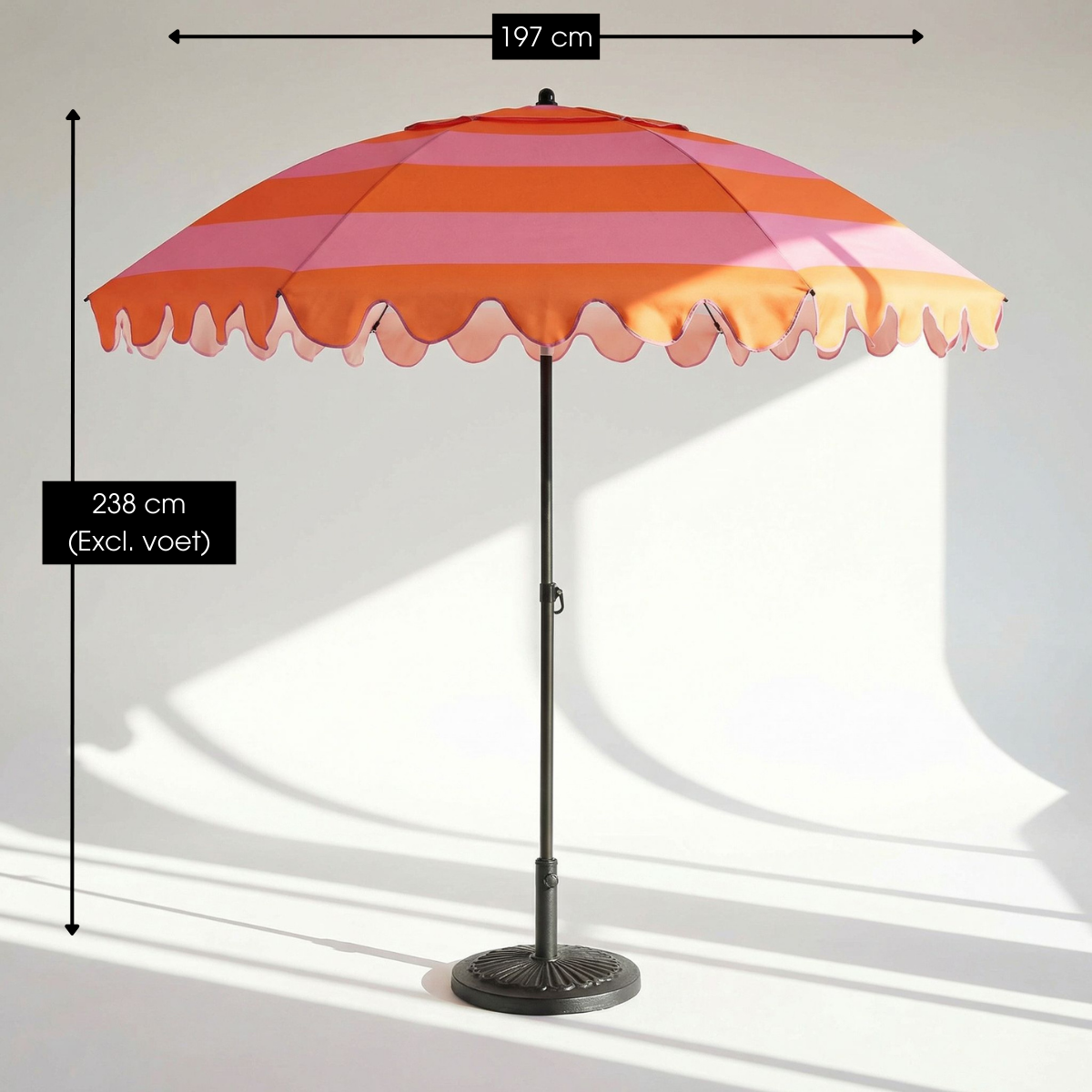 Oranje-roze gestreepte parasol met ruches Ø197 cm