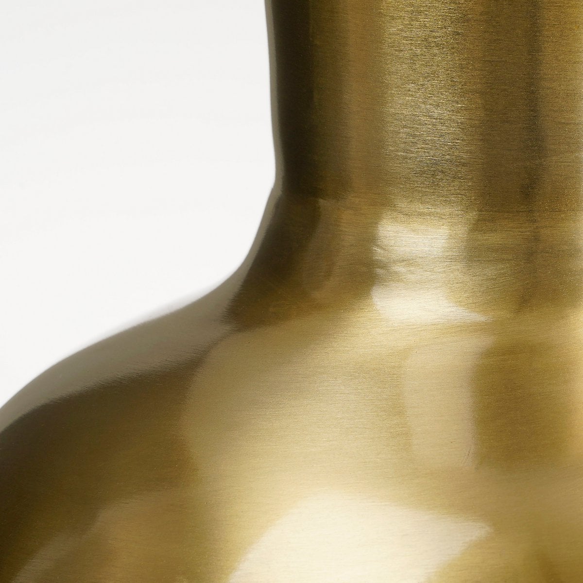 Mica Decorations Dara Vaas – Metaal Goud (H42 x Ø28 cm)