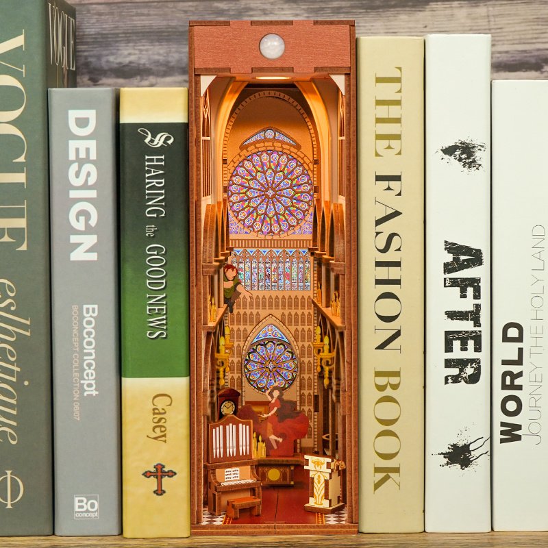 DIY book nook Notre Dame de Paris, 24,5 cm