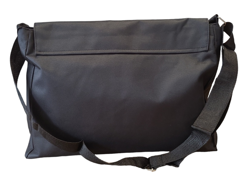 Black cat by candlelight, messenger big bag