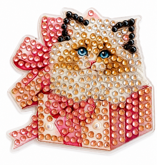 Kat in cadeau diamond painting koelkast-/decoratiemagneet, 7 x 7 cm