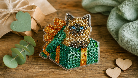 Kat in cadeau diamond painting koelkast-/decoratiemagneet, groen, 7 x 7 cm