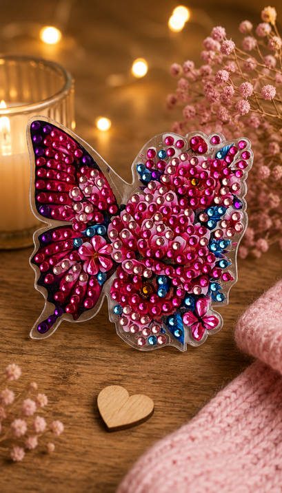 Roze vlinder met bloemen diamond painting koelkast-/decoratiemagneet, 7,5 x 7 cm