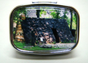 Drenthe plaggenhut pillendoosje, 5,5 × 4 × 1,8 cm