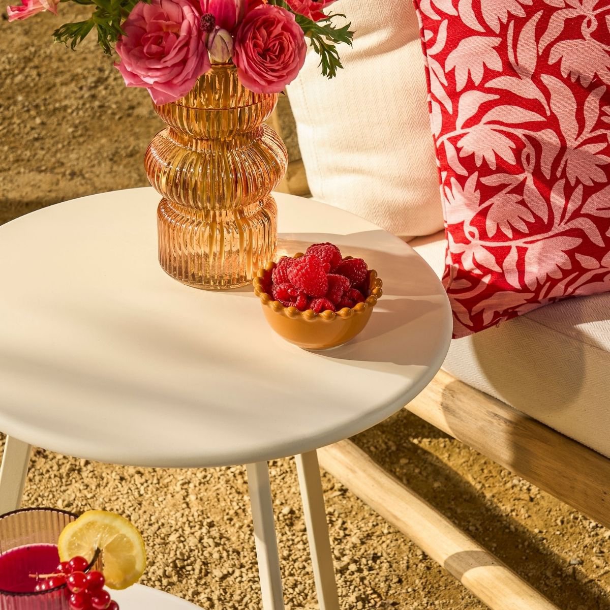 Seattle ronde bijzettafel voor binnen en buiten in crème, 38 × 38 × 46 cm