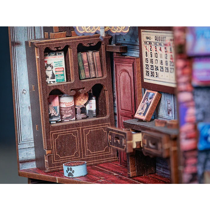 The Long Goodbye book nook, 18 × 11 × 23 cm
