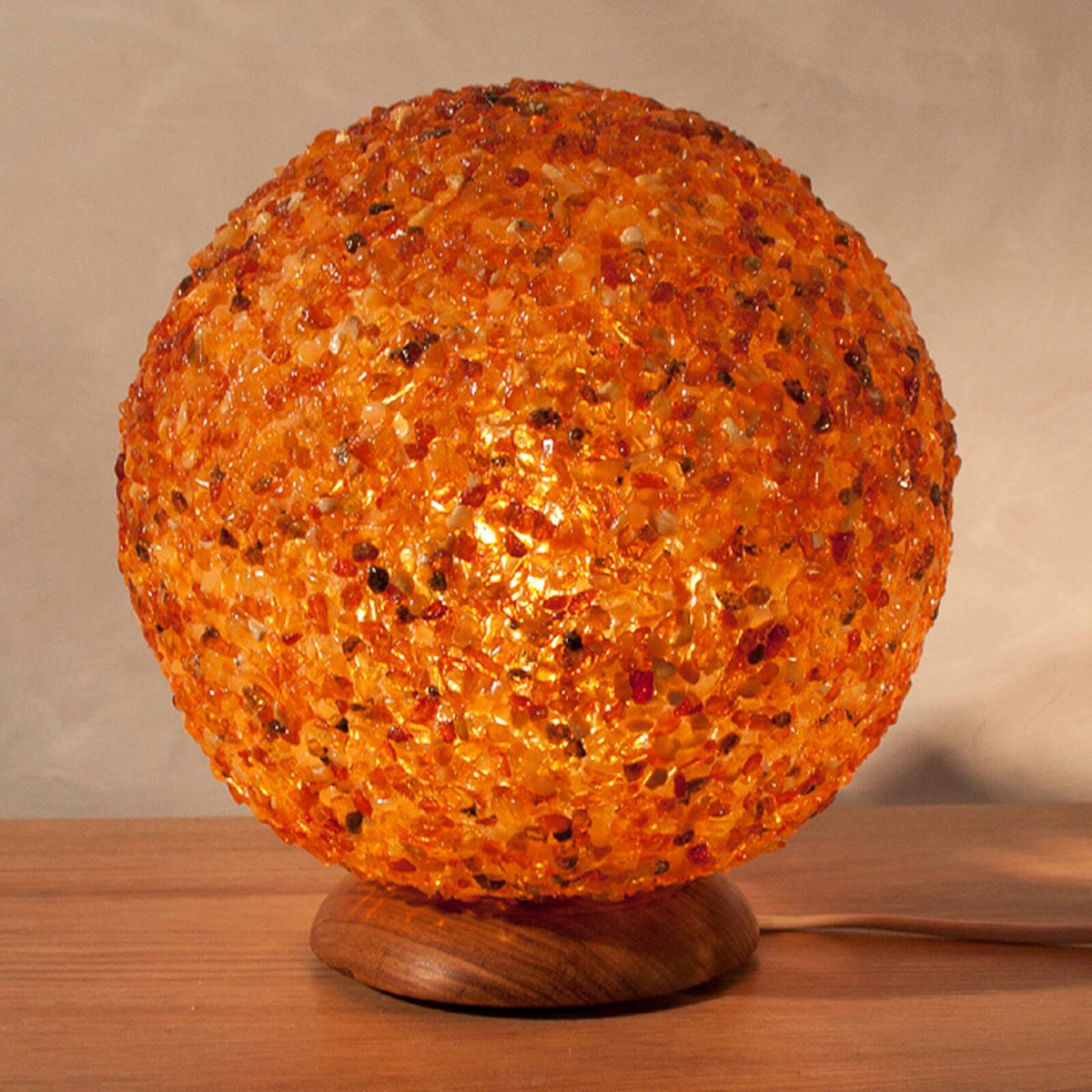 Salt Dreams amber zoutlamp met houten voet Ø20 cm