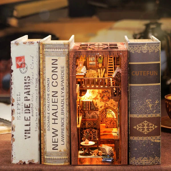 Eternal Bookstore book nook, 11 × 18 × 23 cm