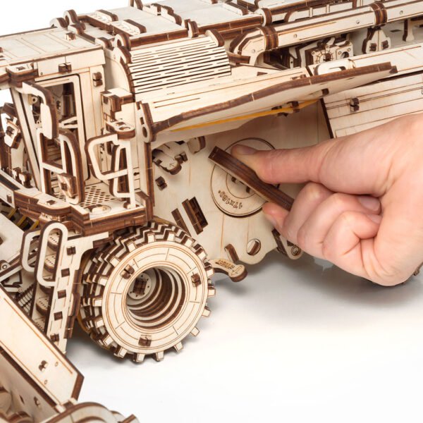 3D mechanische houten puzzel graan combine harvester, 52,7 × 45,8 × 18,7 cm – 864 stukjes