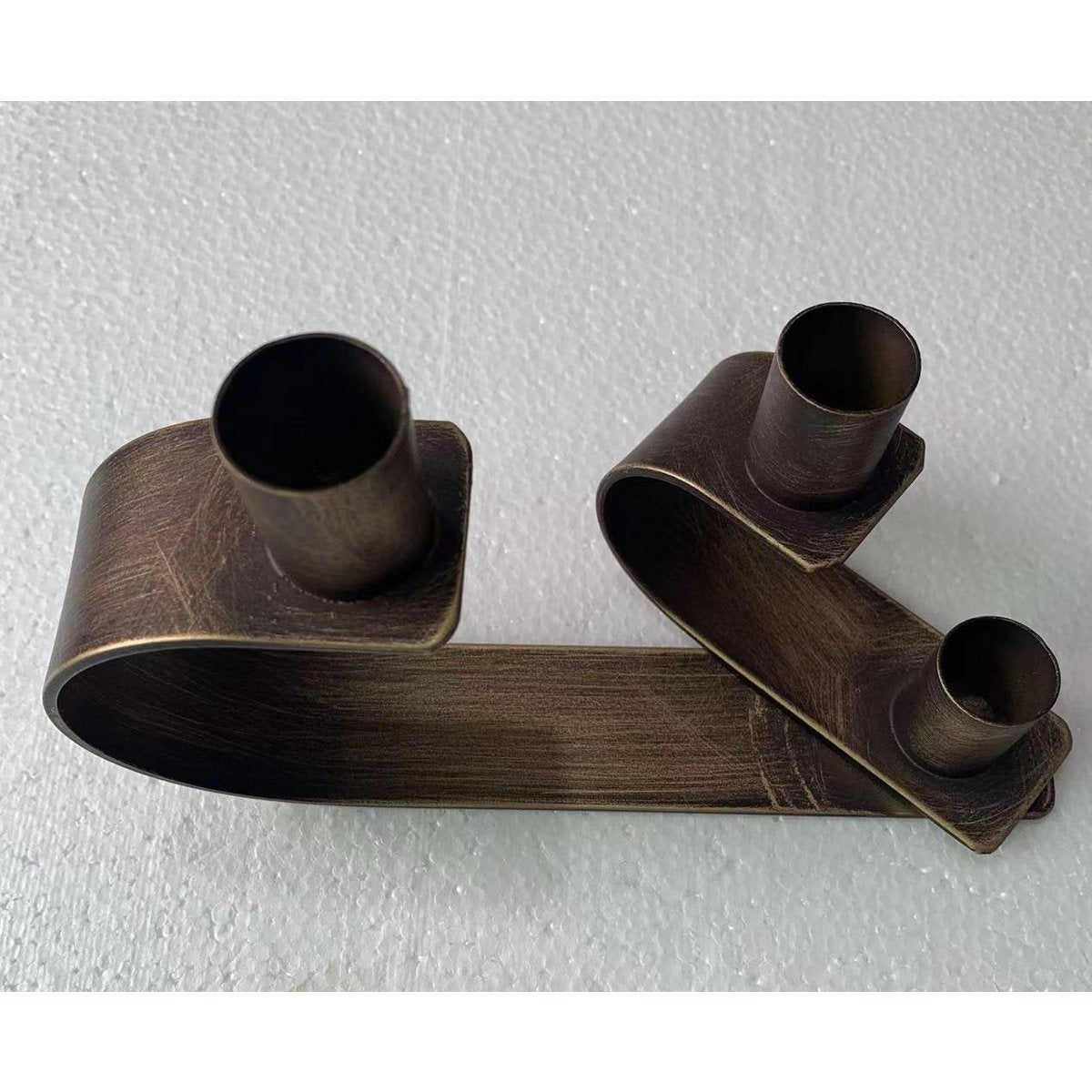 Kandelaar van metaal, brons, draaibaar, 21 × 4 × 13 cm