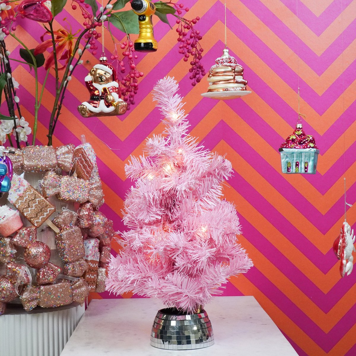 Roze kerstboom met verlichting en discovoet, 50 cm