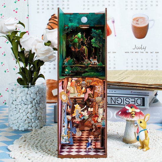 DIY book nook Alice in Wonderland bookend, 24,5 cm