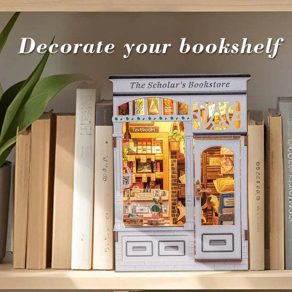 The Scholar's Bookstore book nook, 12,5 × 10 × 17 cm