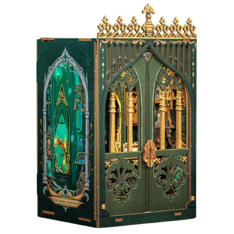 The Darkness Herbarium book nook, 11,5 × 10 × 17 cm