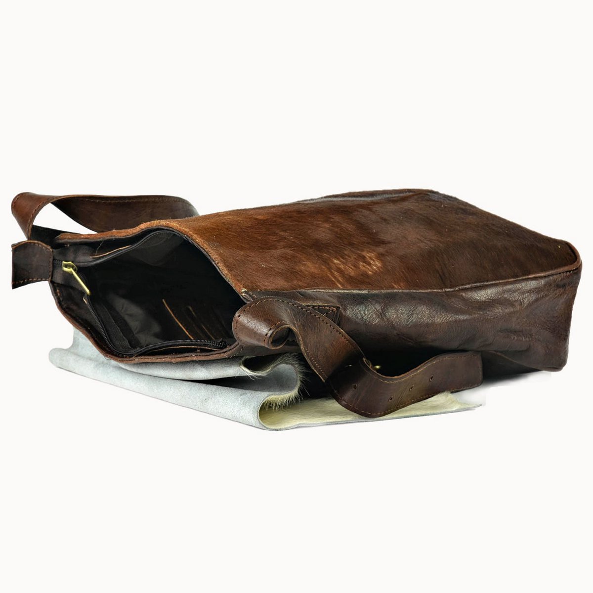 Baccarat, leren schoudertas met koeienvacht, 27 × 7 × 36 cm