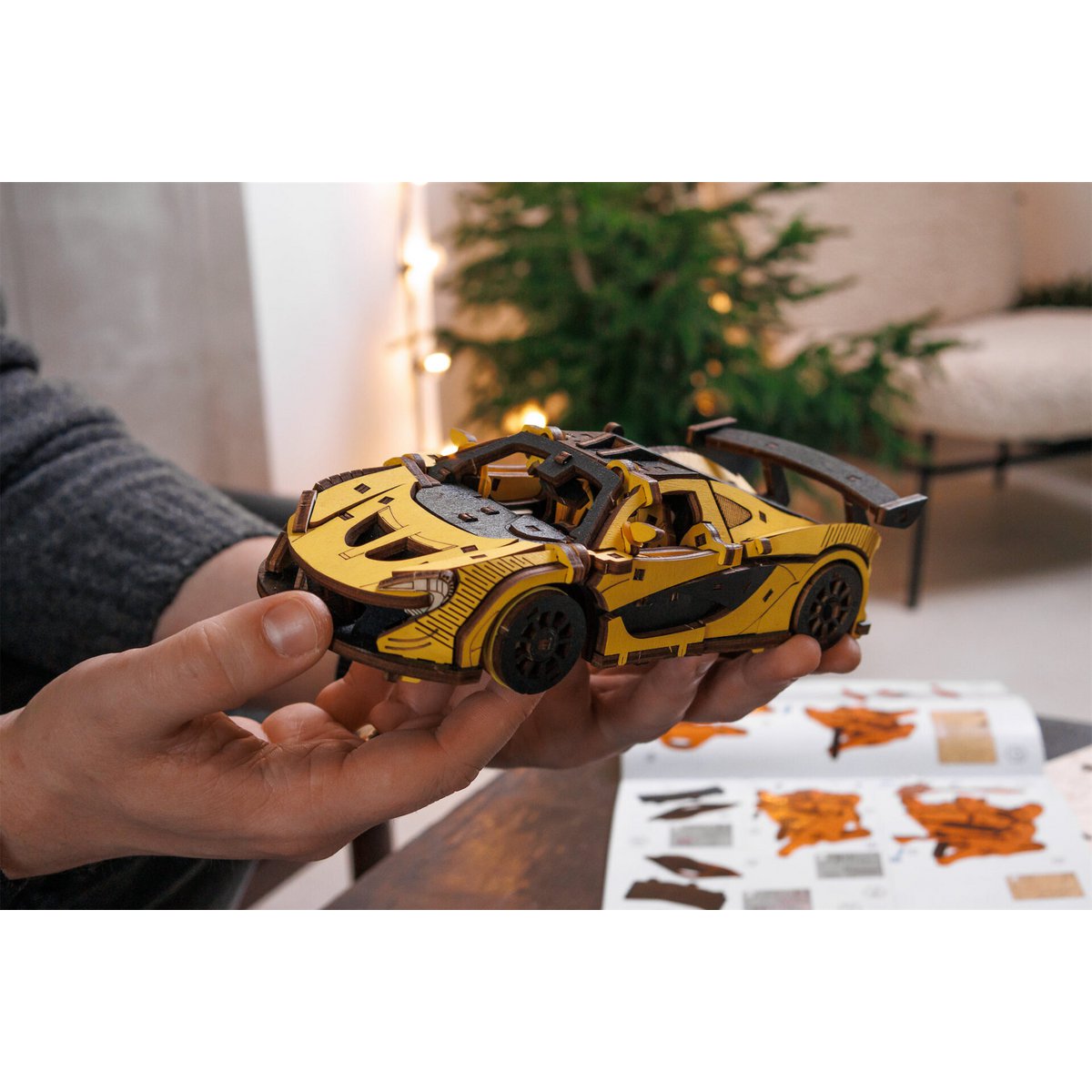 DIY houten mechanische puzzel raceauto geel, 21 x 9,5 x 5,7 cm