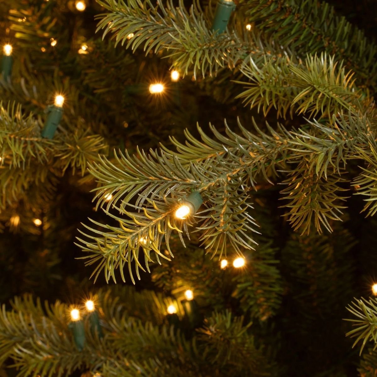 Clive kunstkerstboom met verlichting, 215 cm, Ø 142 cm