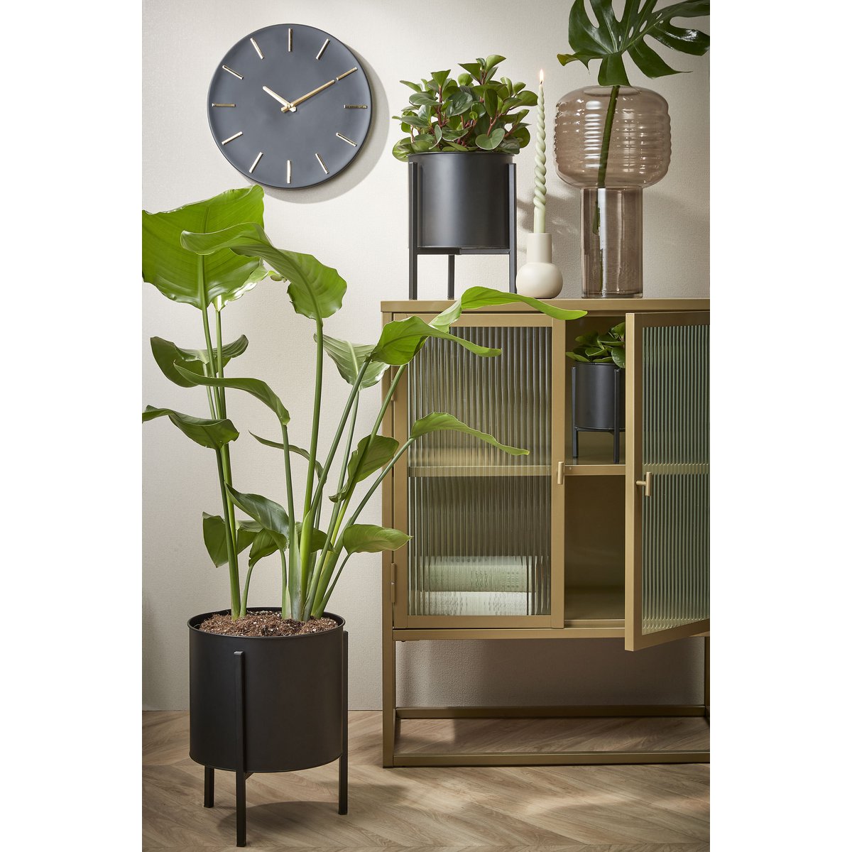 Mica Decorations Brixen Wandklok Zwart met Gouden Wijzers Ø35,5 cm Aluminium