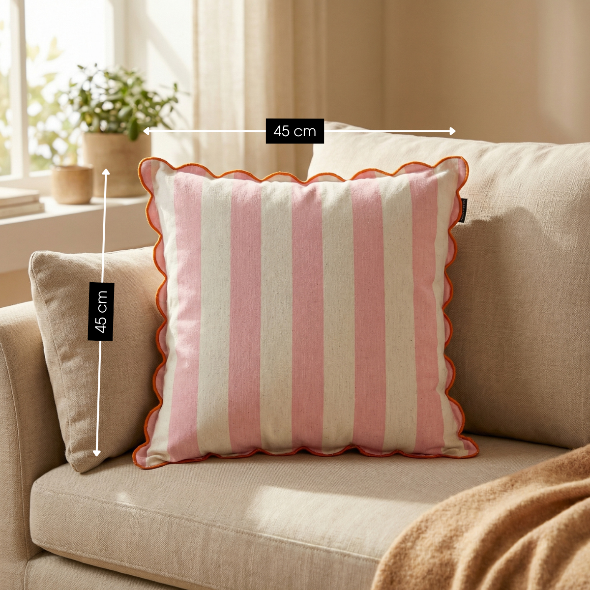Sierkussen gestreept roze off white, 45 x 45 cm