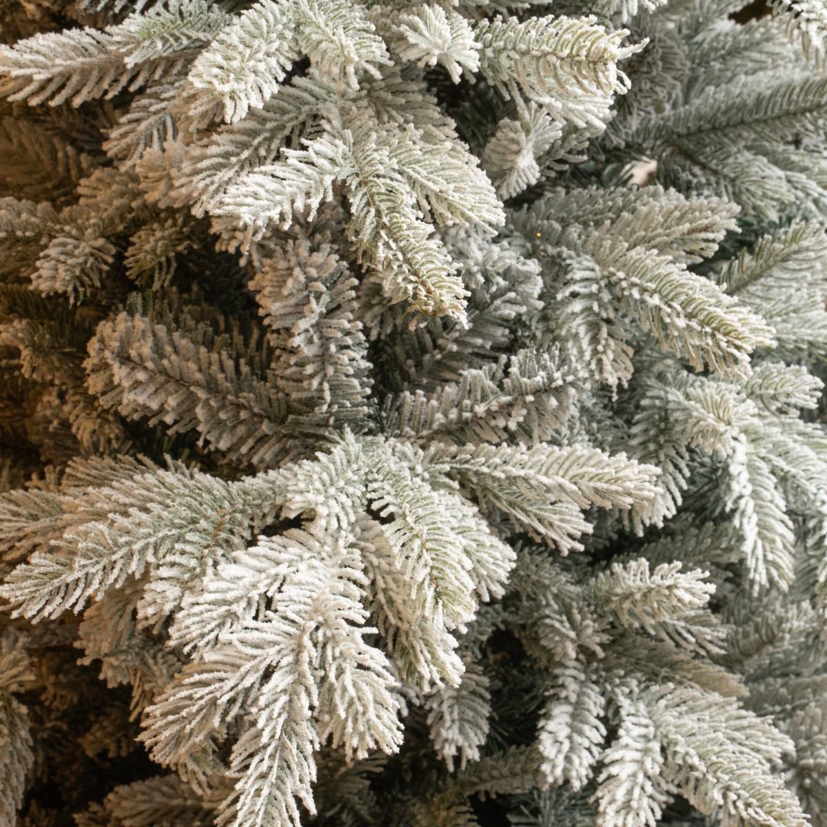 Kunstkerstboom Grimshaw, groen frosted, 215 cm, Ø 152 cm