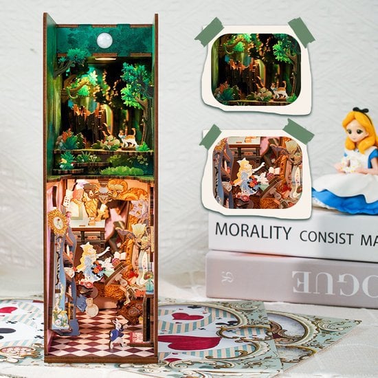 DIY book nook Alice in Wonderland bookend, 24,5 cm