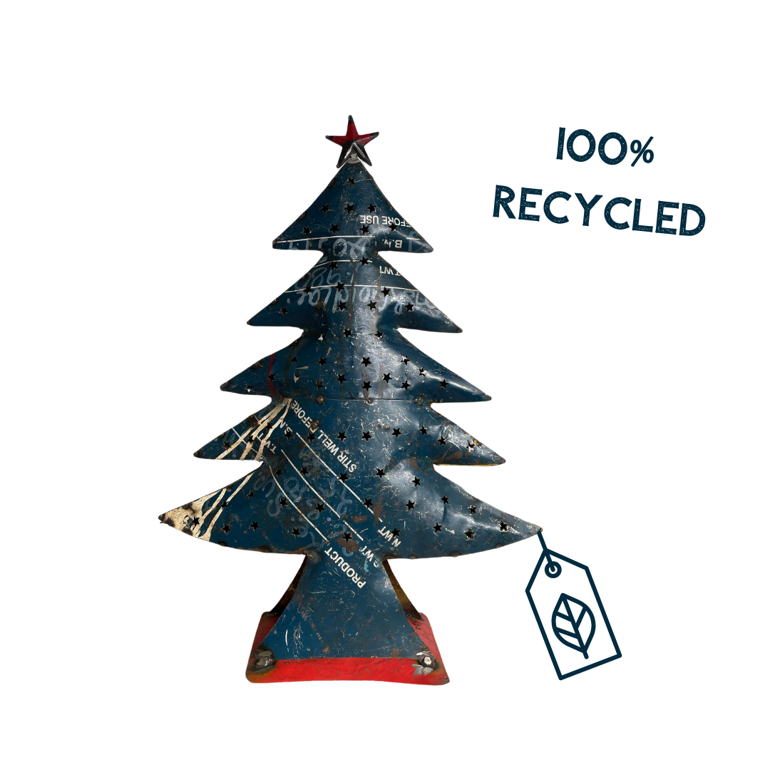 Upcycled metalen kerstboom blauw, 48 x 64 cm