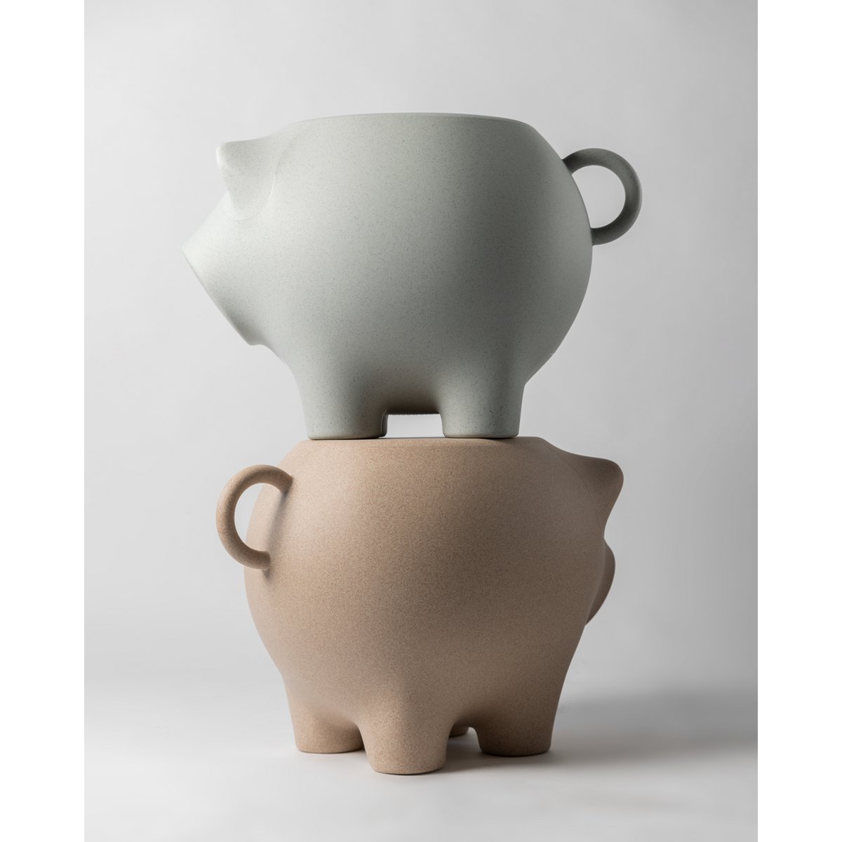 Sidepig bijzettafel, gerecycled kunststof, 67 × 45 × 45 cm