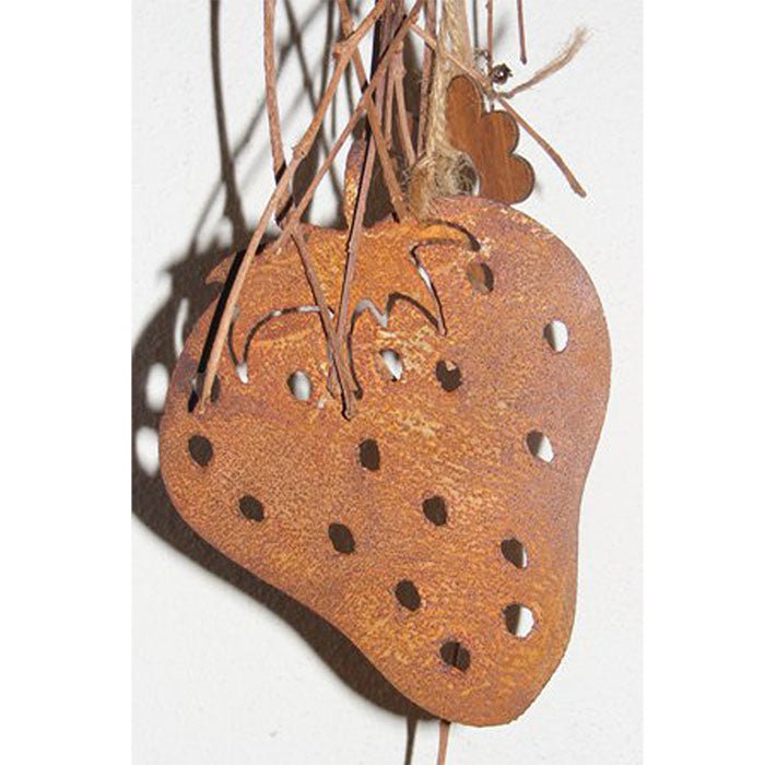 Roestmetalen decoratie aardbei om op te hangen