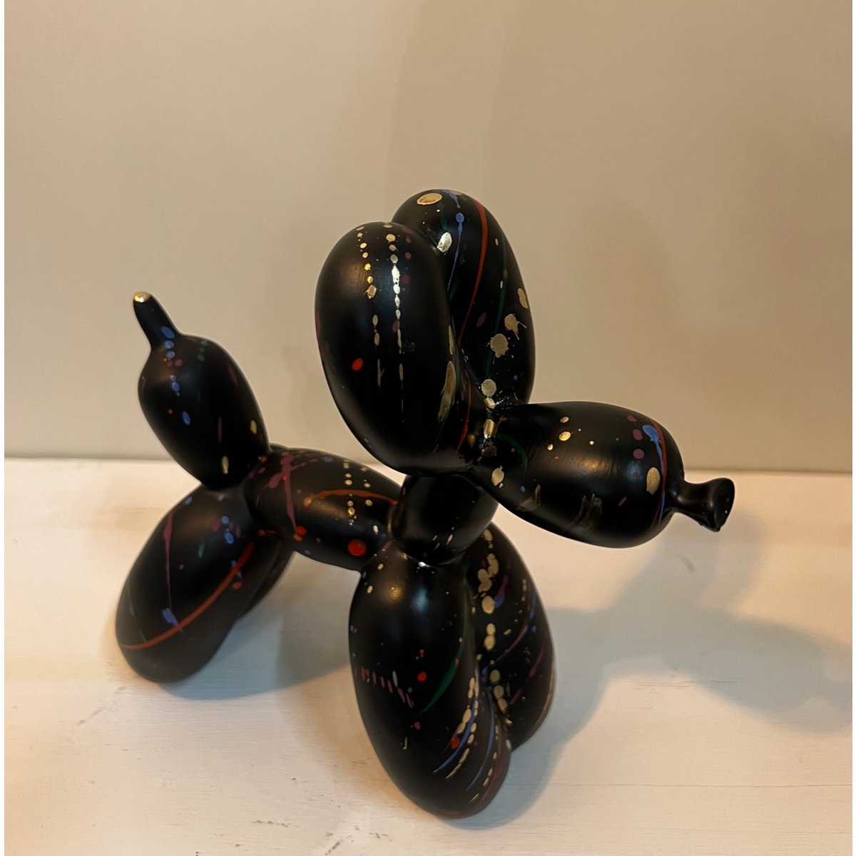 Ballonhond, zwart met kleurspetters, 17 cm