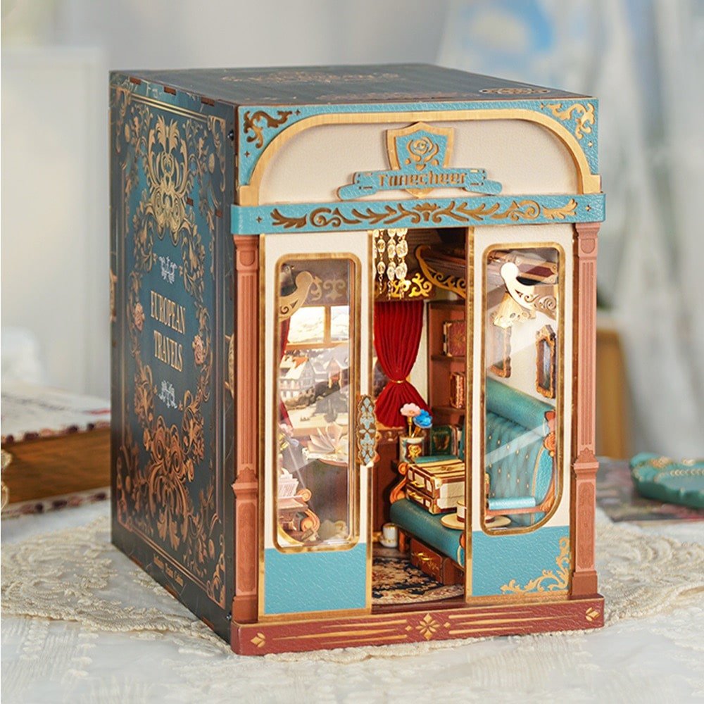European Travels book nook, 15,8 × 22,4 × 22,5 cm