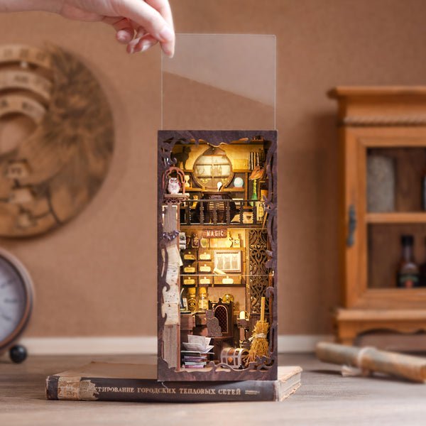 DIY book nook The Magic Pharmacist, 23 cm
